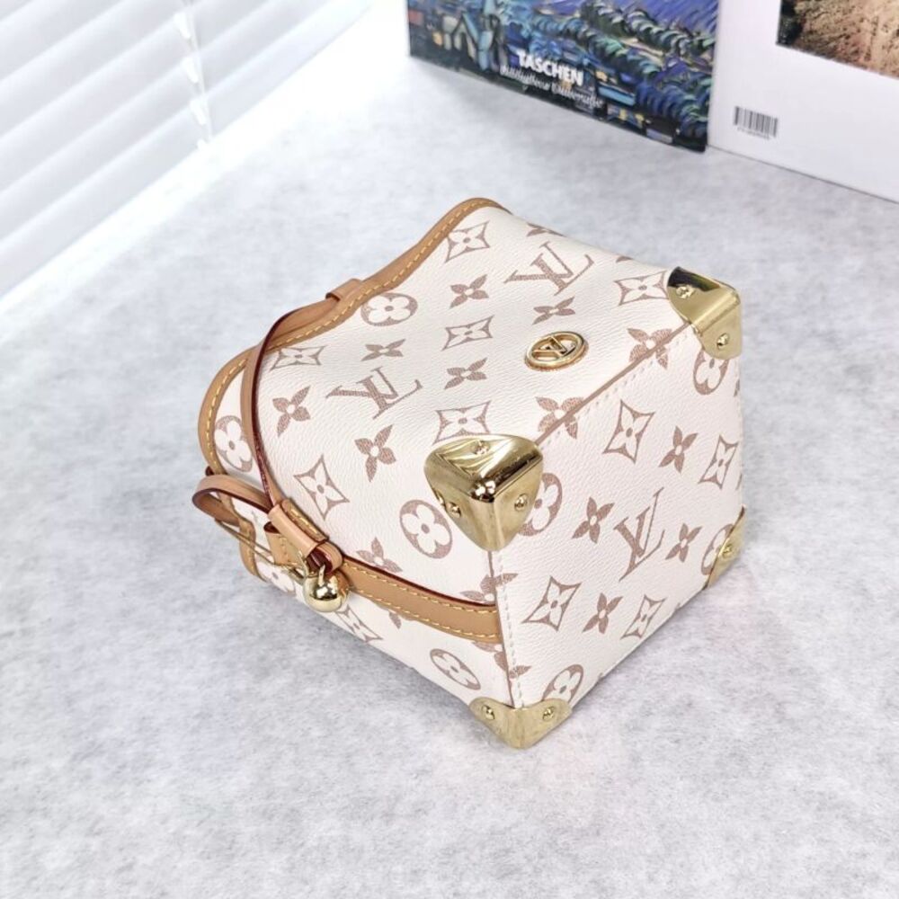 Louis Vuitton Women Pre-Loved Bag Very Good Condition - Picture 5 of 6